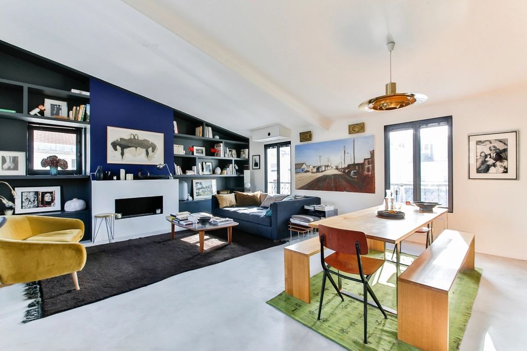 A suite sitting room with a sofa and armchairs